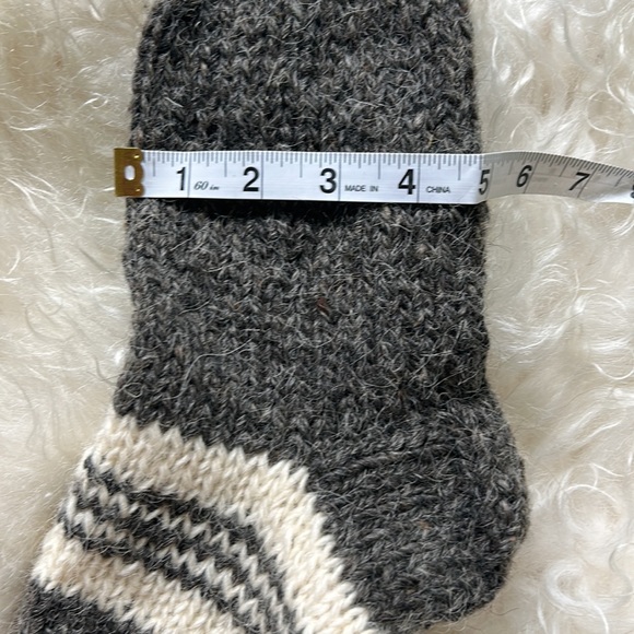 Hand knit New Zealand sheep’s wool socks warm & cozy roughly a size 9/10 women’s - Picture 7 of 7